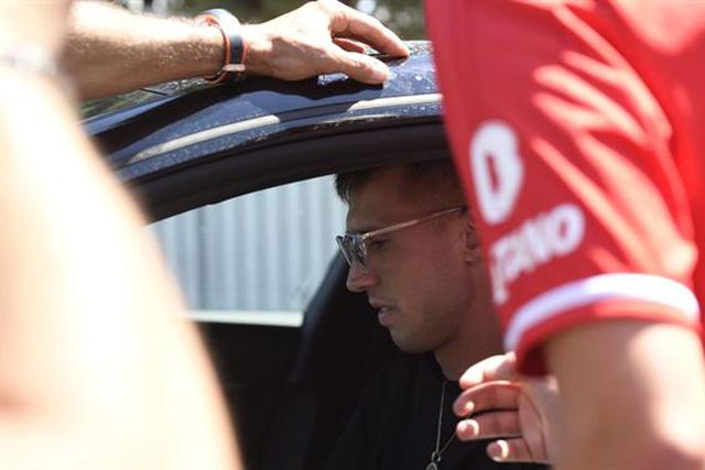 Vlachodimos acarinhado pelos adeptos à saída do Seixal (fotos)