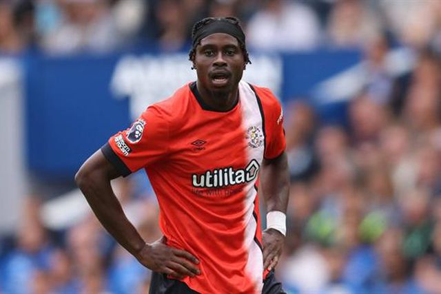 A histórica estreia do médio que acompanhou o Luton desde os campeonatos amadores à Premier League