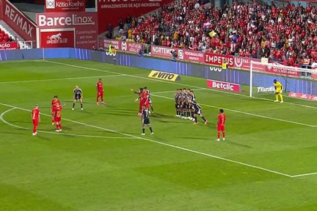 Gil Vicente reduz novamente ao cair do pano (vídeo)