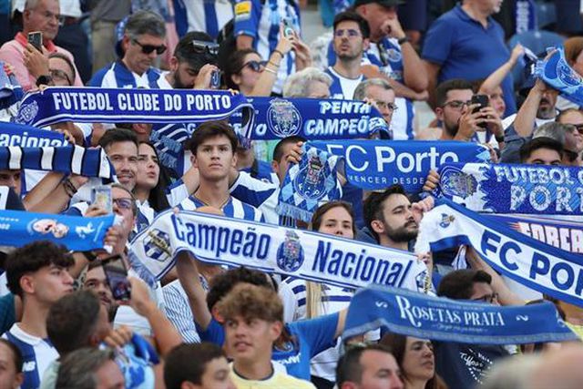 Dragão pediu penálti neste lance (vídeo)