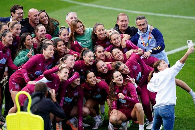 Receitas milionárias e recados nas portas