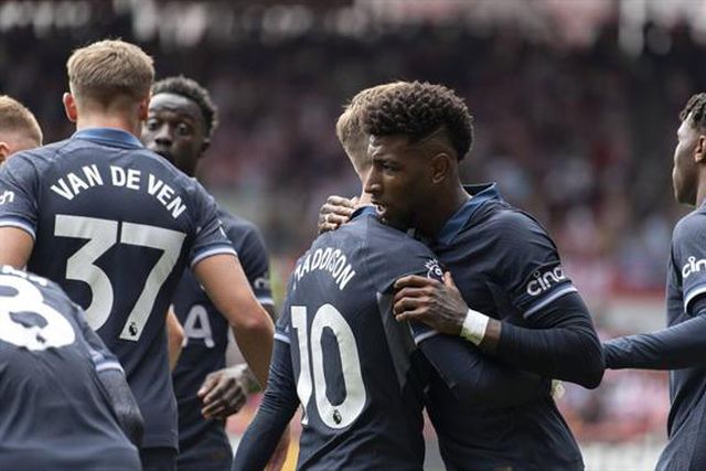 'Era' pós-Kane arranca com empate para o Tottenham