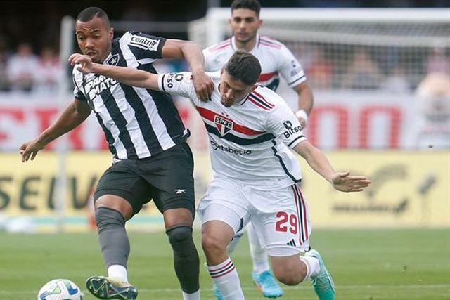 Líder Botafogo, de Bruno Lage, empata em casa do São Paulo