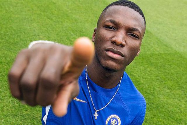 Oficial: Moisés Caicedo bate recorde de transferências em Inglaterra!