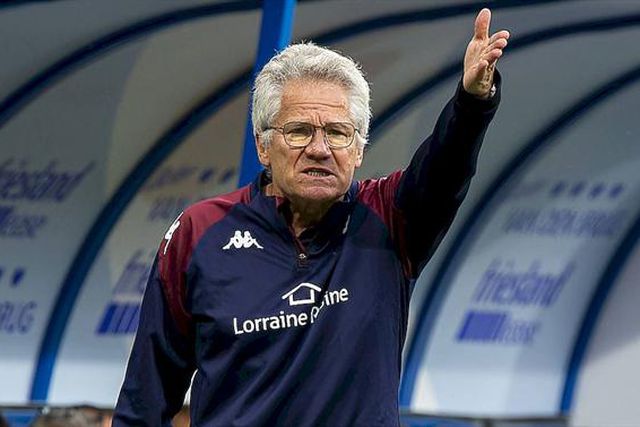 Lyon perde em Estrasburgo e Boloni goleado