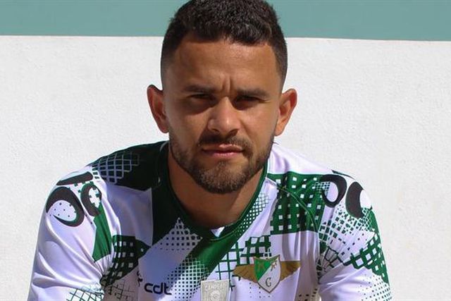 Oficial: Matheus Aiás reforça ataque