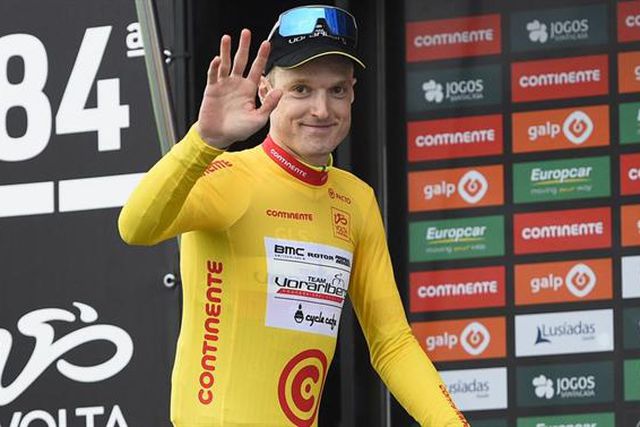 Stussi desconfiado, Casimiro fecha os olhos e arrepia-se