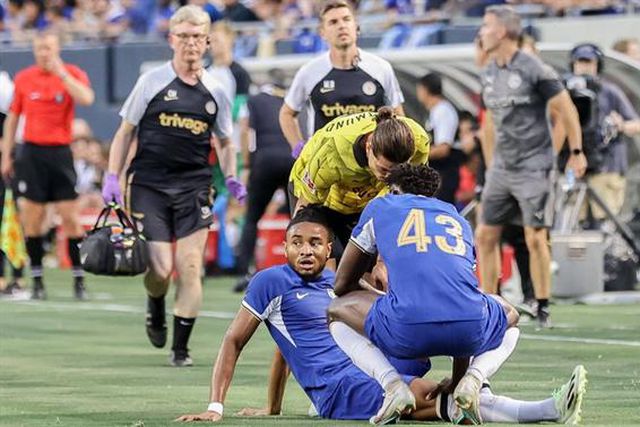 Reforço mais caro deste verão lesiona-se e pára quatro meses