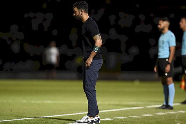 Mexer ao meio a olhar para a frente  