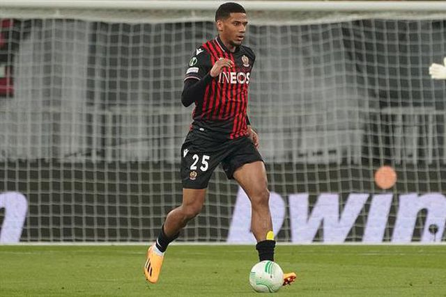 Oferta de €30 milhões por central que passou pelo Benfica