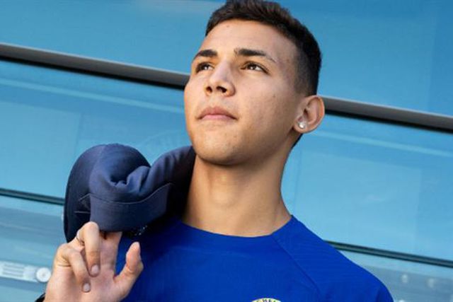 Jogador de 18 anos contratado ao Santos