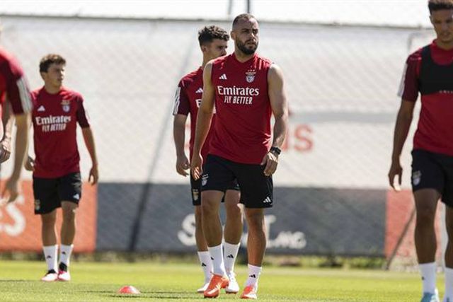 Apontados ao Bessa: Veja as fotos do primeiro treino de Trubin e Arthur Cabral