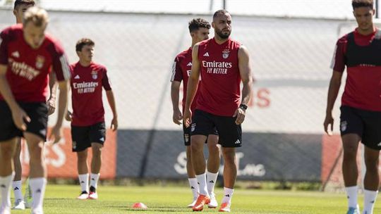 Apontados ao Bessa: Veja as fotos do primeiro treino de Trubin e Arthur Cabral