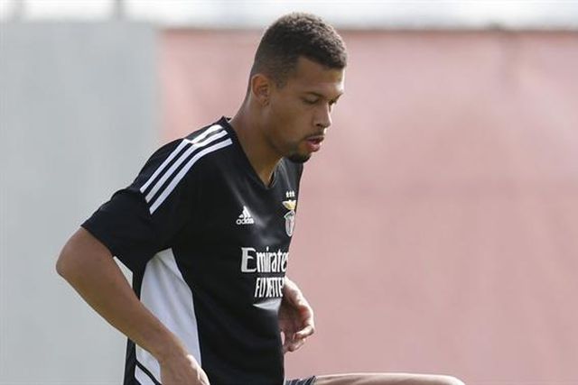 SAD estuda nova cedência para João Victor 