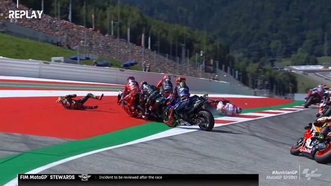 GP Áustria: Miguel Oliveira apanhado em queda na primeira curva da corrida sprint (vídeo)