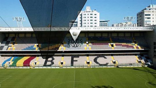 Há bilhetes para adeptos do Benfica à venda no Bessa