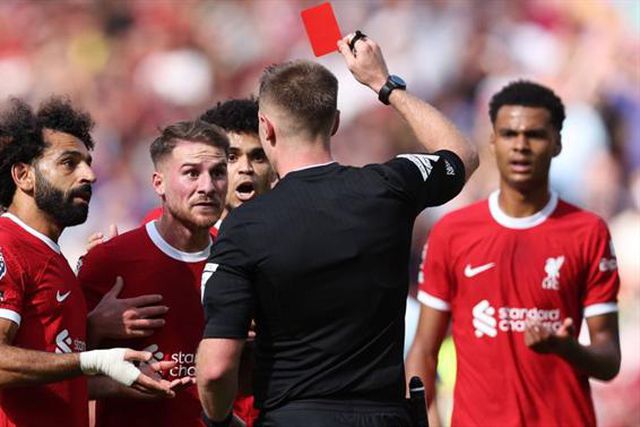 Federação reverte cartão vermelho a Mac Allister (vídeo)