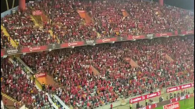 Na Supertaça: A bancada do Benfica sem adereços