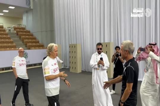 Foi assim o encontro entre Jorge Jesus e Luís Castro na antevisão da final da Taça dos Clubes Campeões Árabes: «Estamos na final, estamos bem, f...»