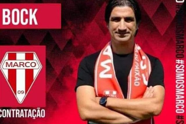 Insólito: Treinador do Marco 09 fraturou a perna... no banco