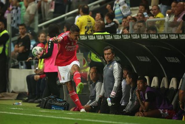 Di María reage à derrota no Bessa