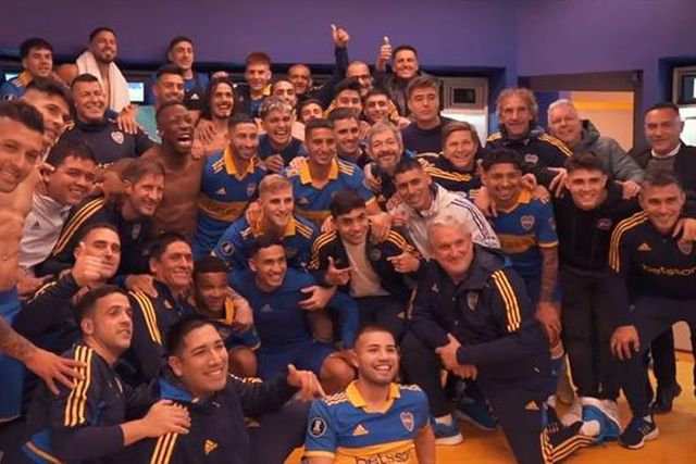 Lágrimas, abraços e foto de grupo: o adeus de Alan Varela ao Boca (vídeo)
