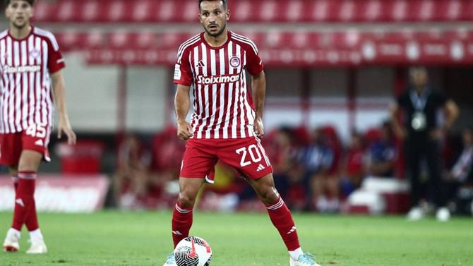 Olympiakos vence com João Carvalho no banco