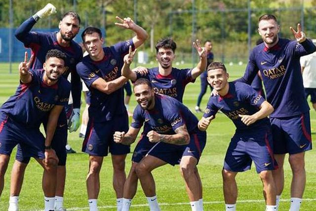 Gonçalo Ramos foi praxado e tirou fotografia ao lado de ex-rivais (veja aqui)