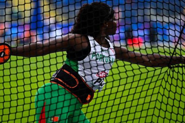 Liliana Cá no oitavo lugar da final do lançamento do disco