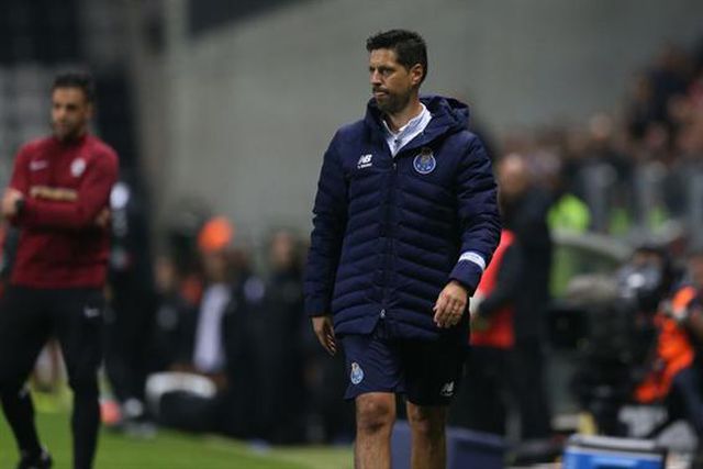 Os bombeiros de serviço no Dragão