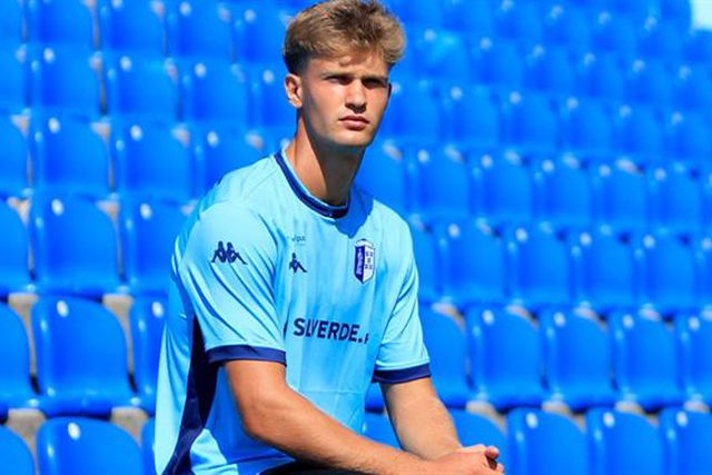 Oficial: Defesa-central de 18 anos chega do Benfica