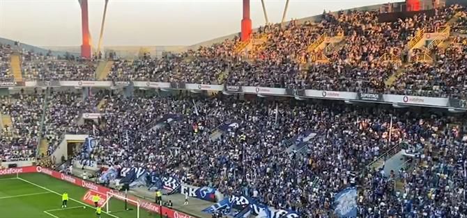 O ambiente na bancada do FC Porto (vídeo)