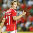 Pai de Schjelderup confirma que extremo quer sair: «Quando contratam Di María e Guedes…»