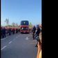 Ambiente de euforia na chegada do autocarro do Benfica (vídeo)