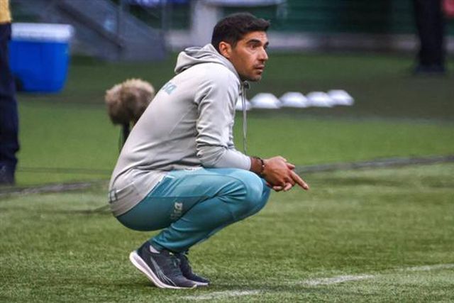 Abel diz que «faltou um pouco de açúcar» e cita Messi