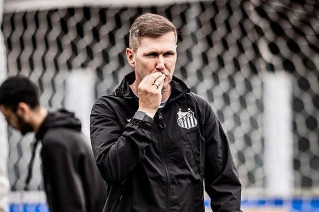 Paulo Turra na mesa da SAD