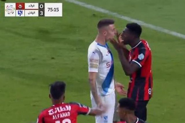 Milinkovic-Savic deixou Jesus a jogar com 10 (vídeo)