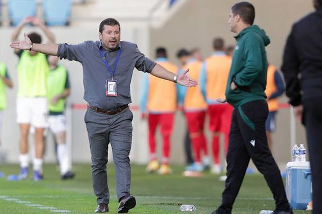 Hesperange de Carlos Fangueiro perde jogo em que acabou com nove em campo