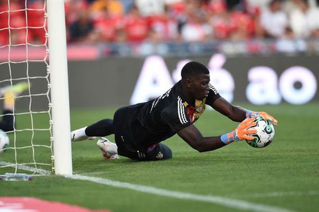 Samuel Soares evita empate antes do intervalo (vídeo)