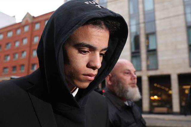 United fala sobre «intensa deliberação» no caso de Mason Greenwood