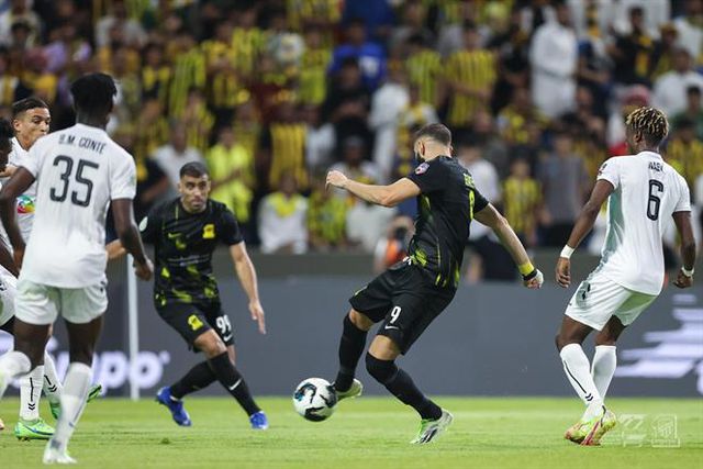 Com ou sem tensão, Benzema continua a marcar... (veja o golo)