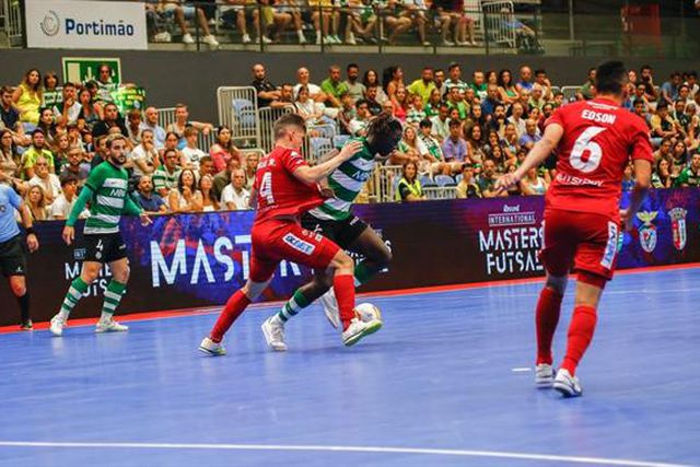 Sporting goleado pelo Kairat