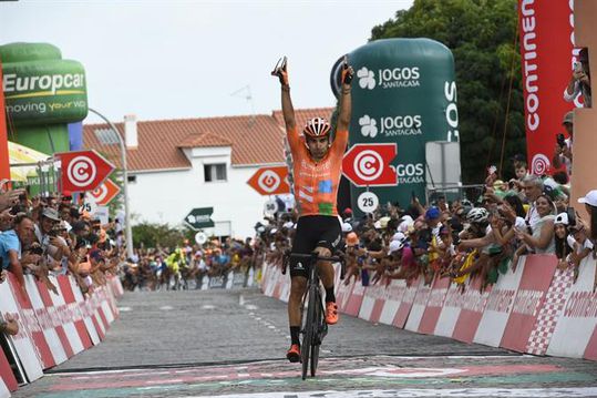 Espanhol Mate vence na Guarda e russo Nych de amarelo