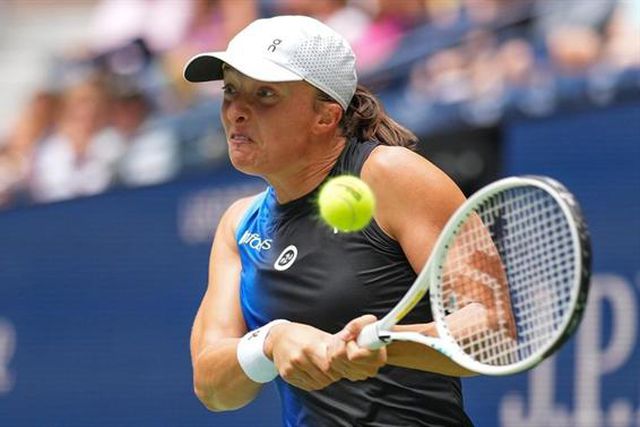 US Open: Campeã Swiatek em frente