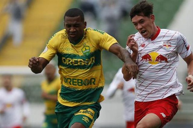 Pedro Caixinha vence António Oliveira em duelo lusitano (veja os golos)