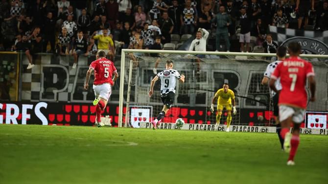 Entrada 'à campeão'. Benfica trava PAOK na Champions de basquetebol