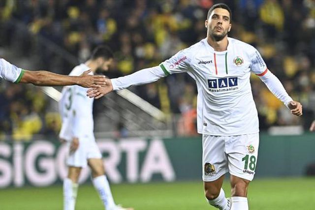 João Novais e Joelson Fernandes defrontaram-se em jogo sem golos