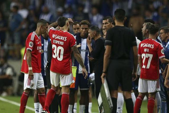 Recorde o que disseram Conceição e Pepe ao árbitro Luís Godinho na Supertaça