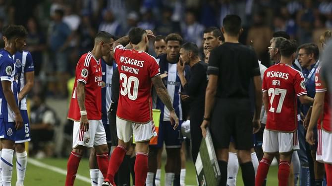 Recorde o que disseram Conceição e Pepe ao árbitro Luís Godinho na Supertaça