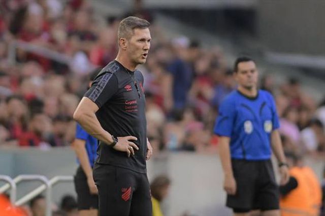 Scolari: «Sei que o Turra acertou com o Vitória, será bom para ele e para o clube»